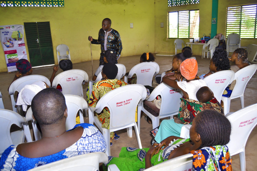 ACTIONS PLURIELLES PROJET «nyɔ̆nù sité» (femme, lève-toi) à Toffo