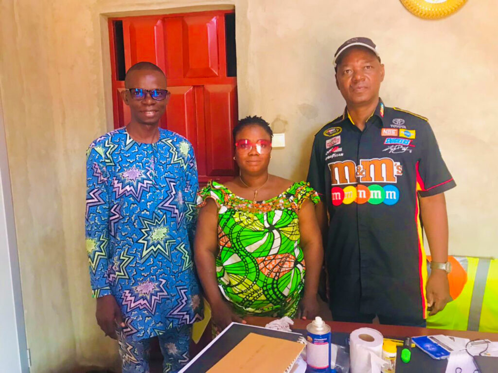 . Gontran MEGNIGBETO avec M. DEGNON M. Mesmin, et Mme EDJIGLELE Constance